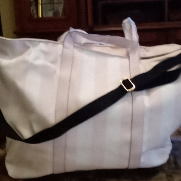 ( LAST ONE) Victoria Secret Large Travel Bag.. - Picture 5 of 15